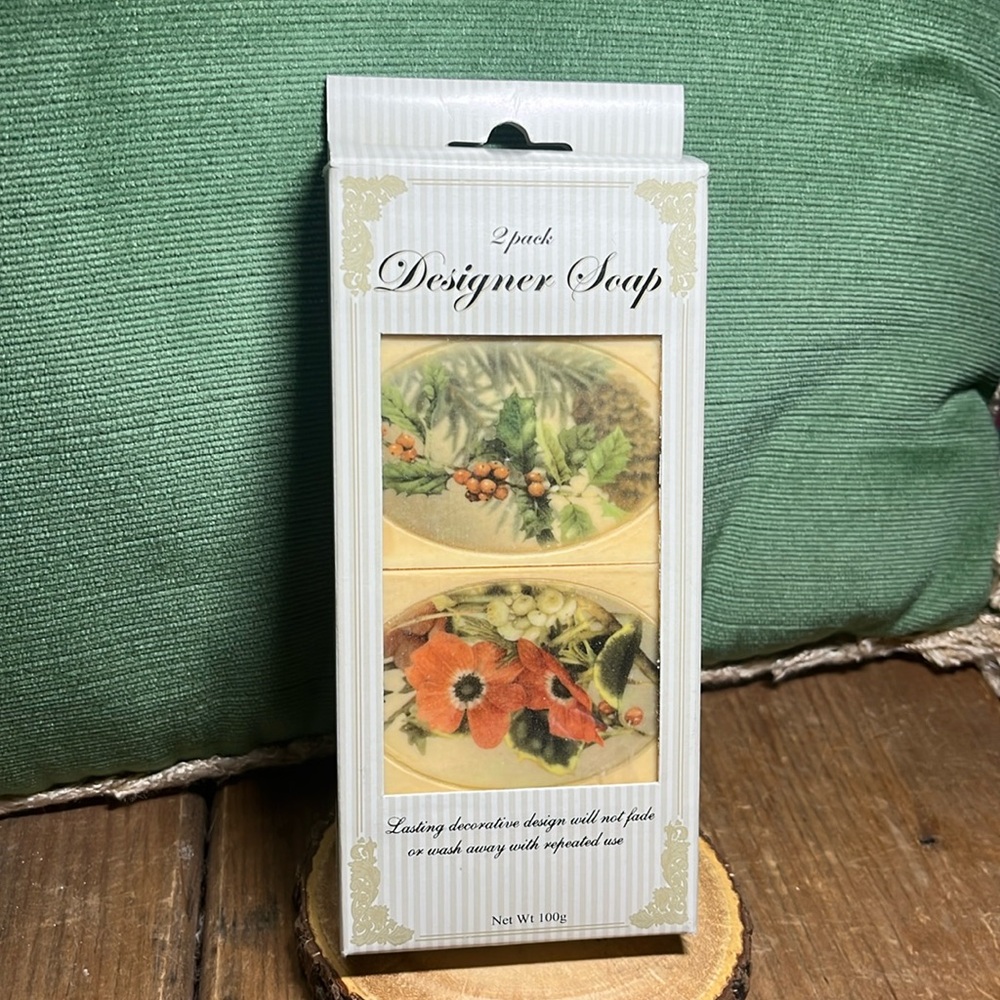 NIB Poppy berries boxed Designer 2 Soap Bars Greenbrier International Inc